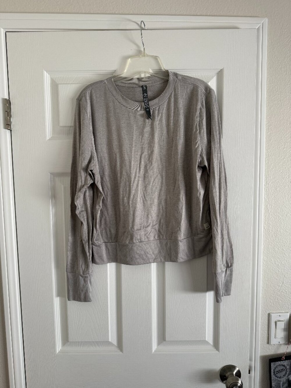 Vuori Daydream Crew // Size L // VGUC // Grey